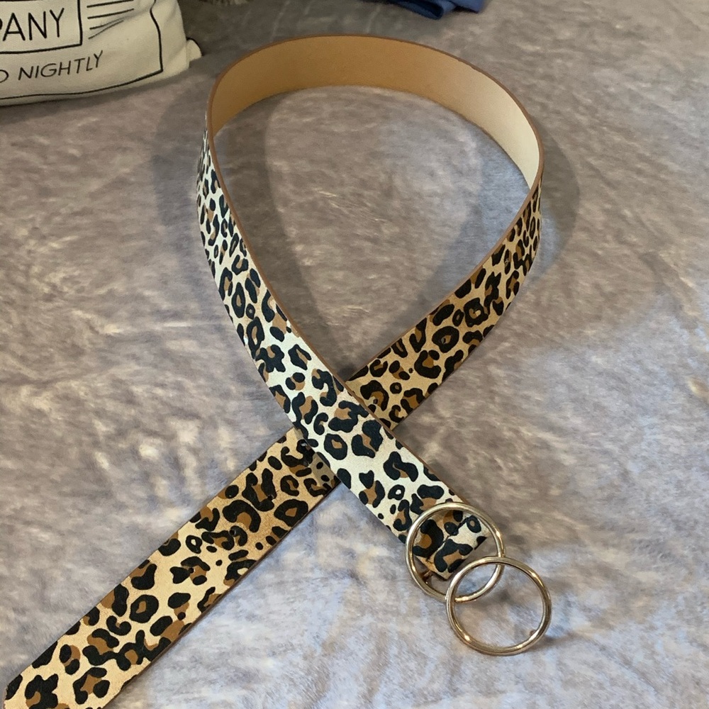 Leopard print belt